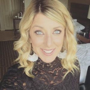 Meet your Posher, Noelle